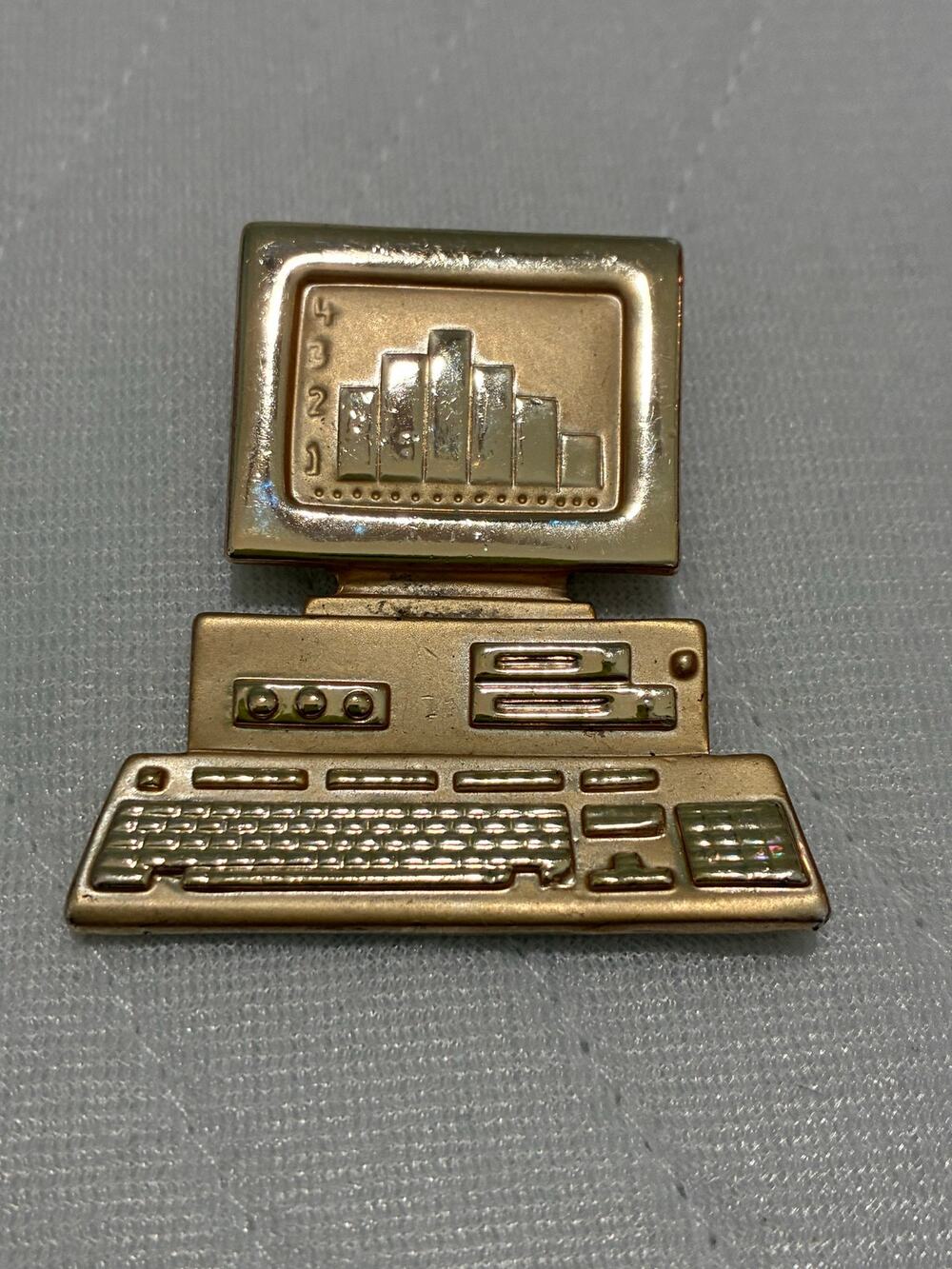 AJC Vintage Computer pin Gold Tone Monitor Keyboard Office Tech Figural
PinEpoch